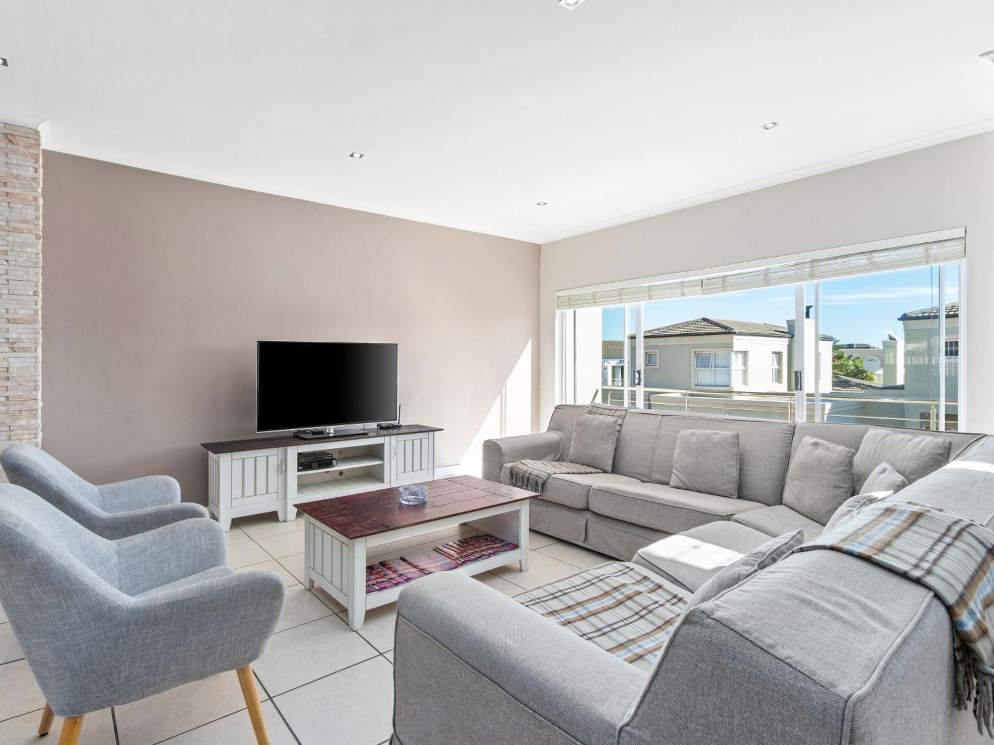 Benguela 24 By Host Agents * Le Cap
